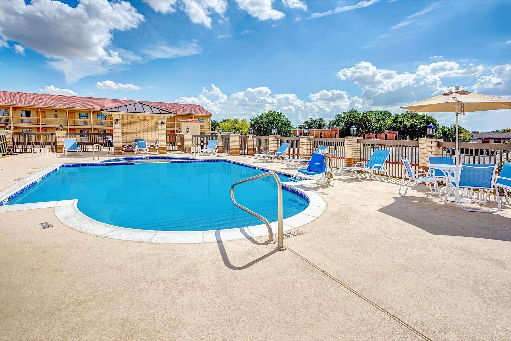 Arya Inn & Suites Farmers Branch Extérieur photo